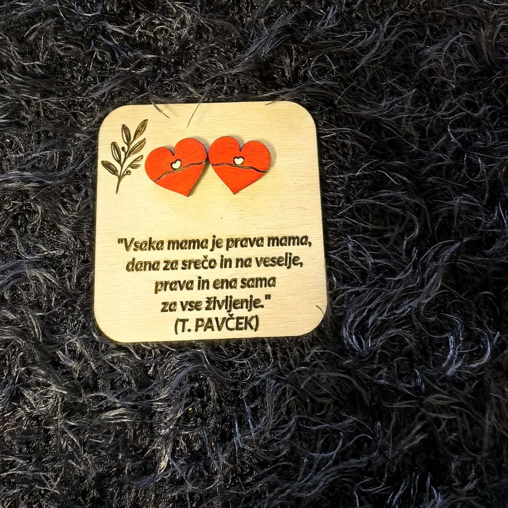 Leseni uhani srce