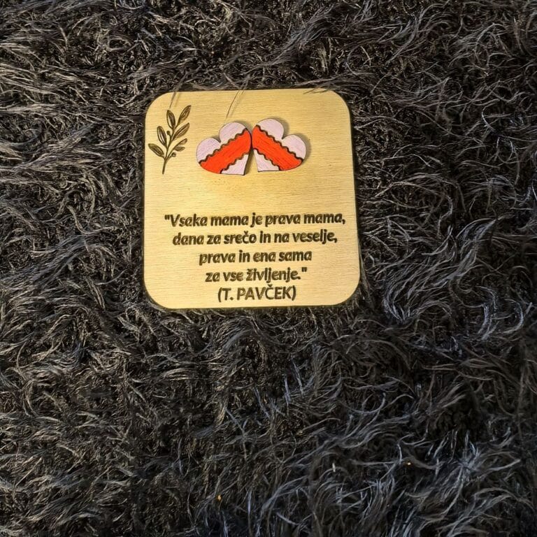 Uhani srčki z valovitima črtama