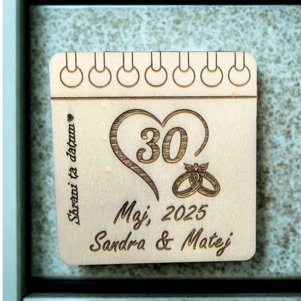 Leseno poročno vabilo v obliki koledarja – personalizirano