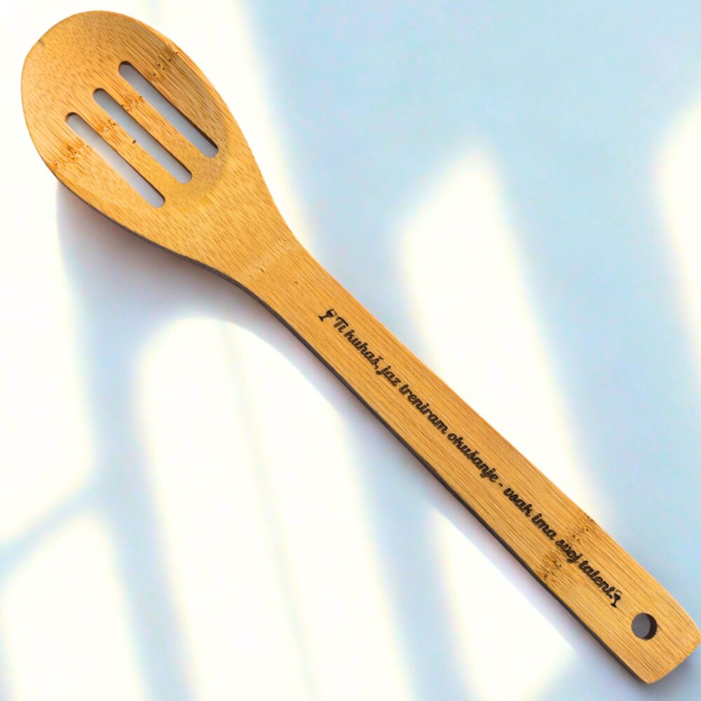 Visokokakovostna lesena kuhalnica z lasersko gravuro