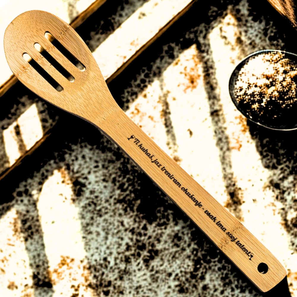 Kuhalnica z gravuro za pare