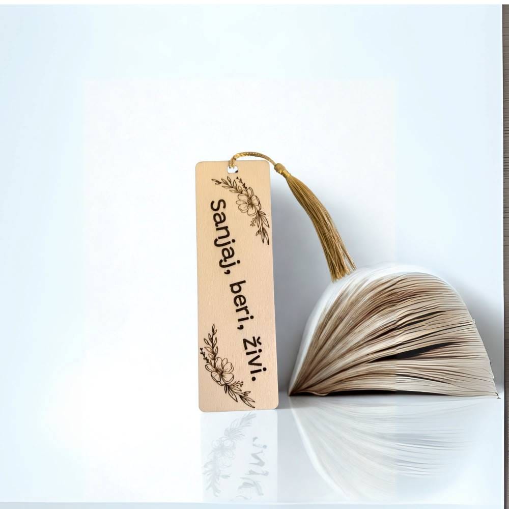 gravirano leseno kazalo