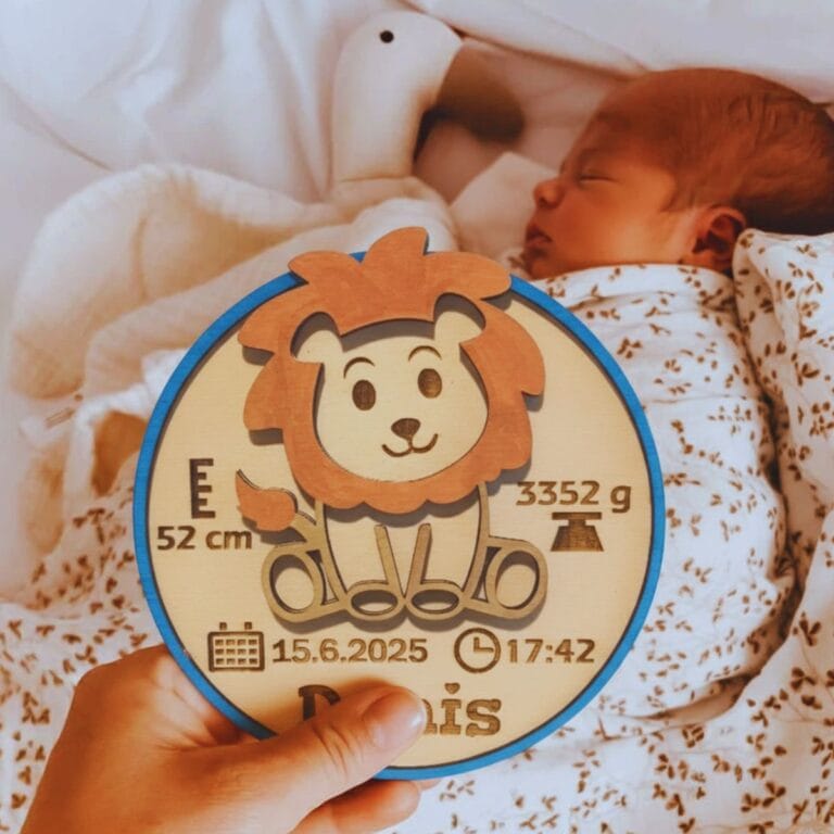 oznanitvena kartica iz lesa