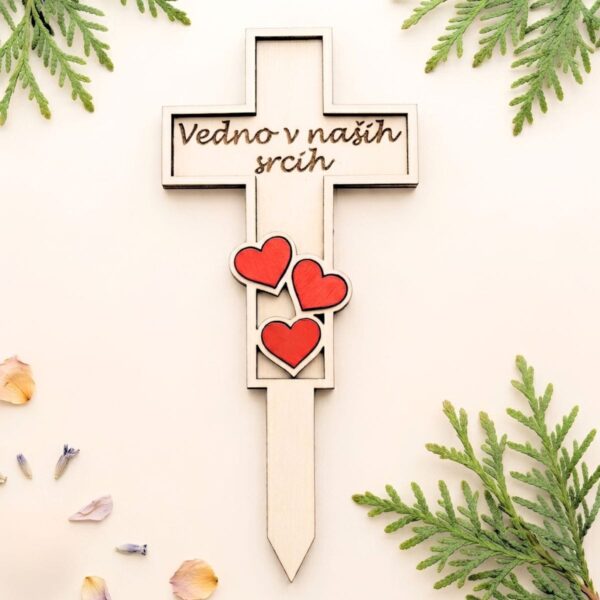 Lesena Svečka - Vedno v naših srcih_4 Lesena svečka z rdečim srčkom