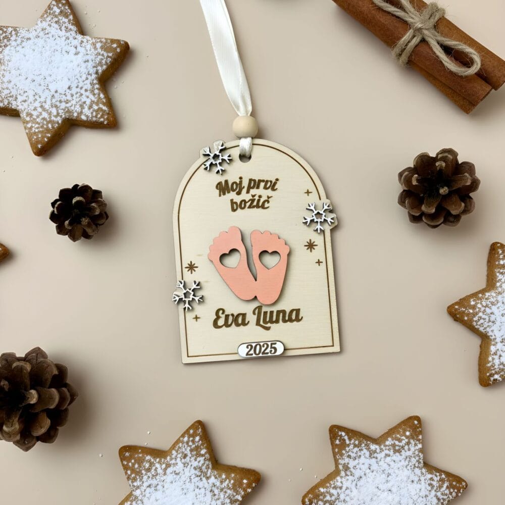 Unikaten božični okrasek za dojenčkov prvi božič z možnostjo izbire barve stopal
