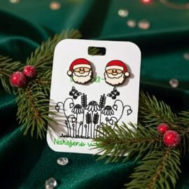 Leseni uhani v obliki veselega Božička z božično kapo, ročno barvani