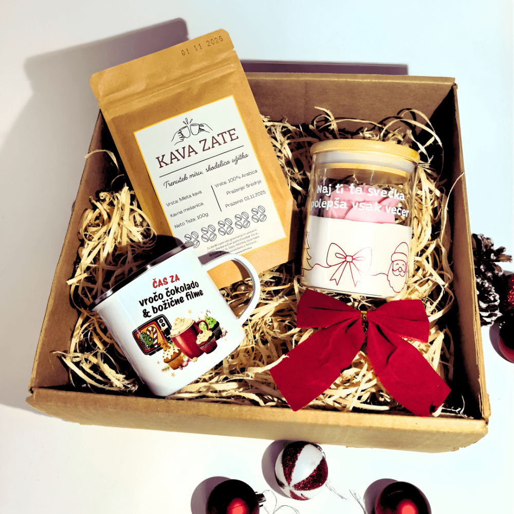 Božični darilni paket "Zimsko dobje in čas za božične Filmi" s skodelico "Čas za vročo čokolado & božične filme", kavo Kava Zate in praznično svečo.
