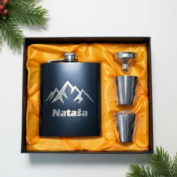 Personalizirana prisrčnica z napisom in motivom gora – darilo za pohodnike