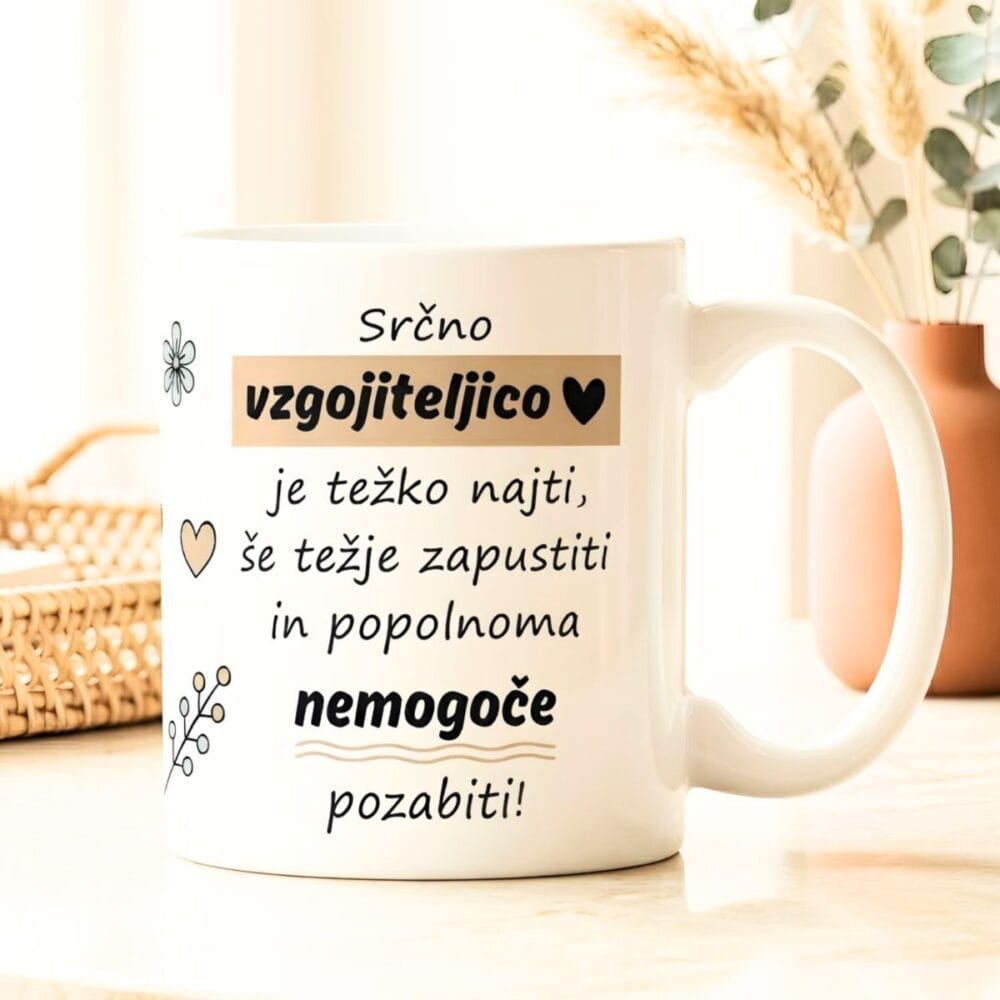 Personalizirana keramična skodelica za učiteljico z imenom in dekorativnim motivom