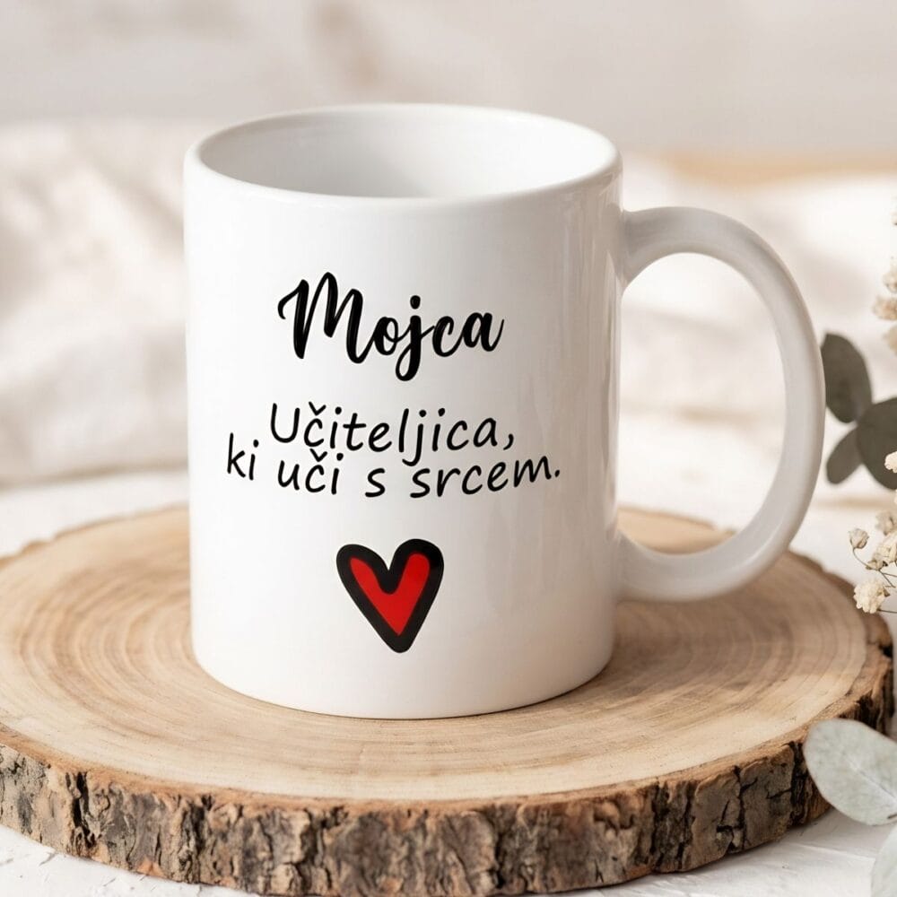 Keramična skodelica 330 ml z napisom učiteljica ki uči s srcem in imenom