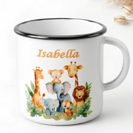 Emajliran loncek Safari Zivali_3 Personaliziran emajliran lonček Safari živalice z imenom otroka in motivom safari živali v travi.